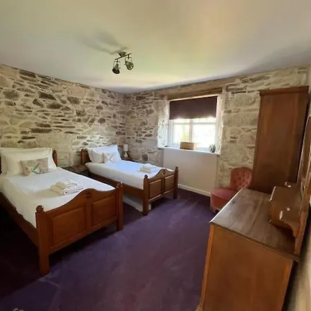 Open Plan 3 Bedrooms Cornish Stone House *