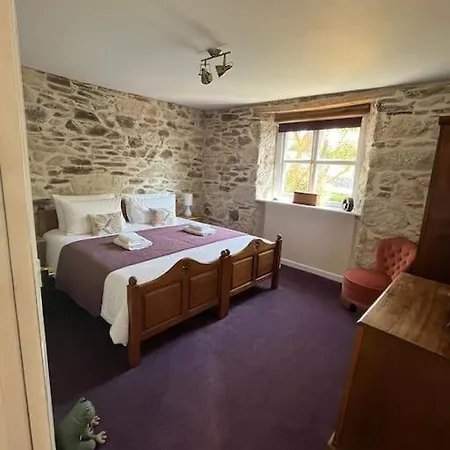 Open Plan 3 Bedrooms Cornish Stone House *